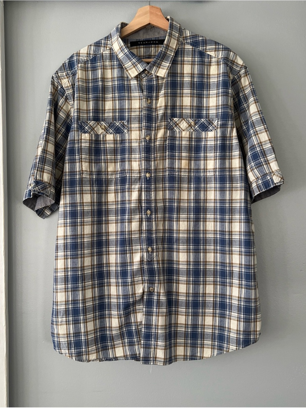 Y2K Sean John Men's Blue and Cream Plaid Short-Sleeve Button-Up Shirt